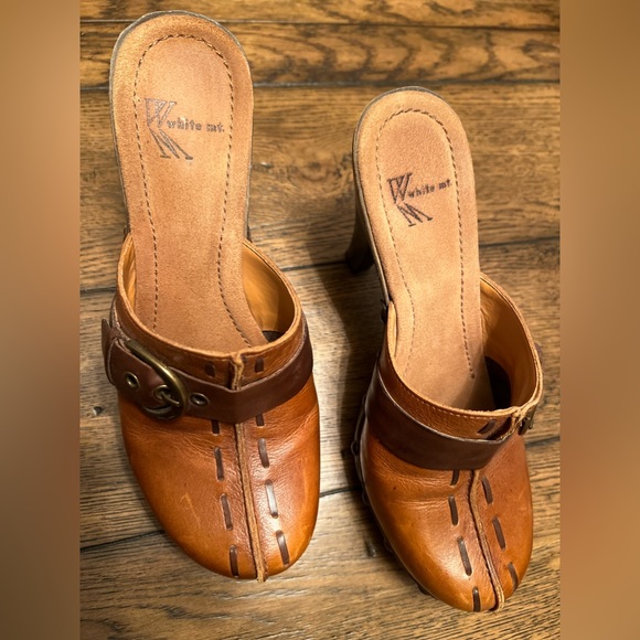 Slip on clog heels. Size 7.5 Great look and style. Brown. Platform style. - Picture 13 of 13